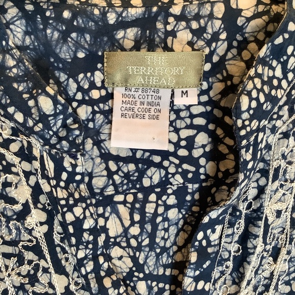 The Territory Ahead Blue and White Button Up Shirt Size Medium Cotton - Picture 2 of 6